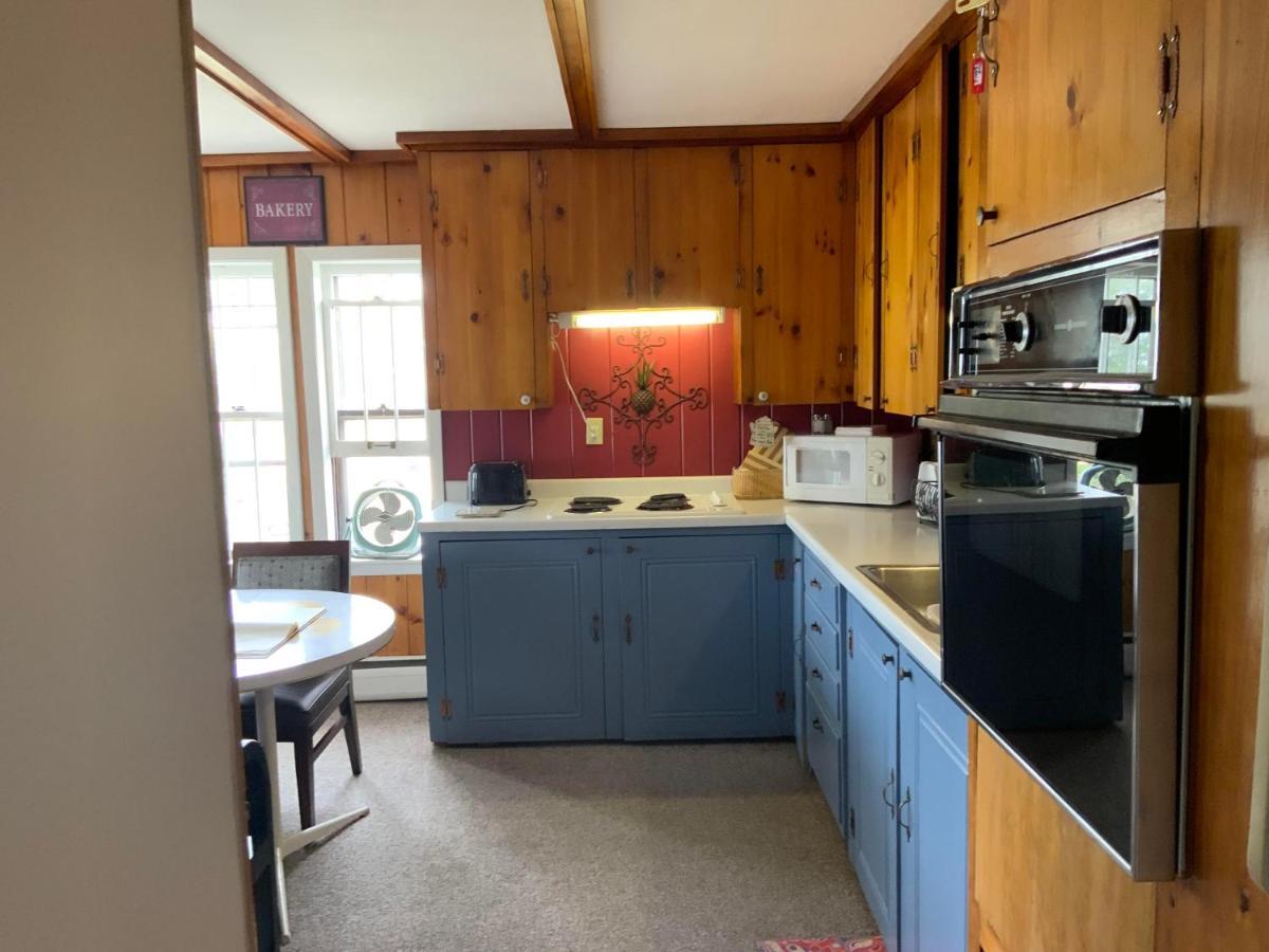 Chateau Country And Captain's Bed and breakfast