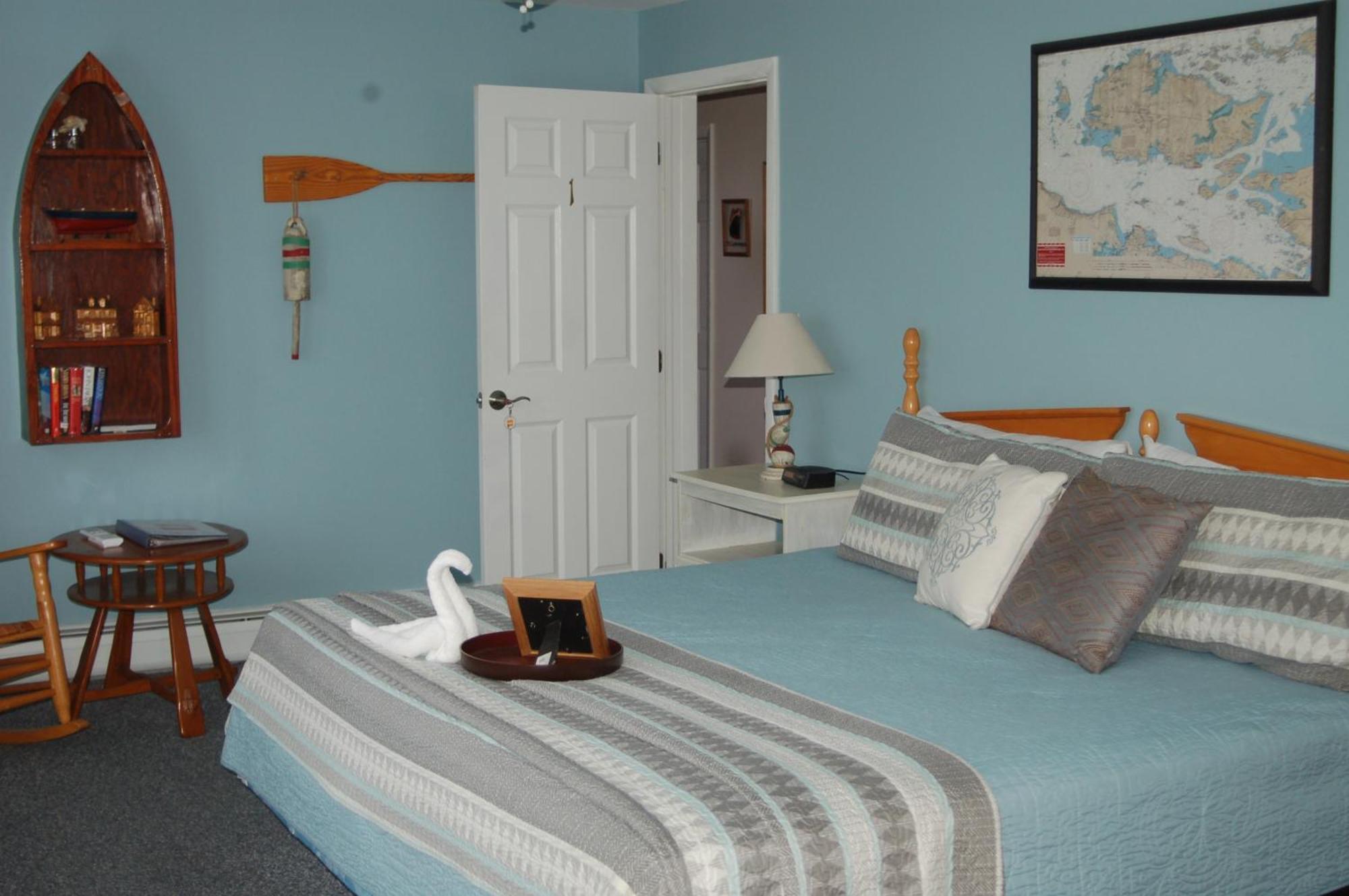 Chateau Country And Captain's Bed and breakfast *