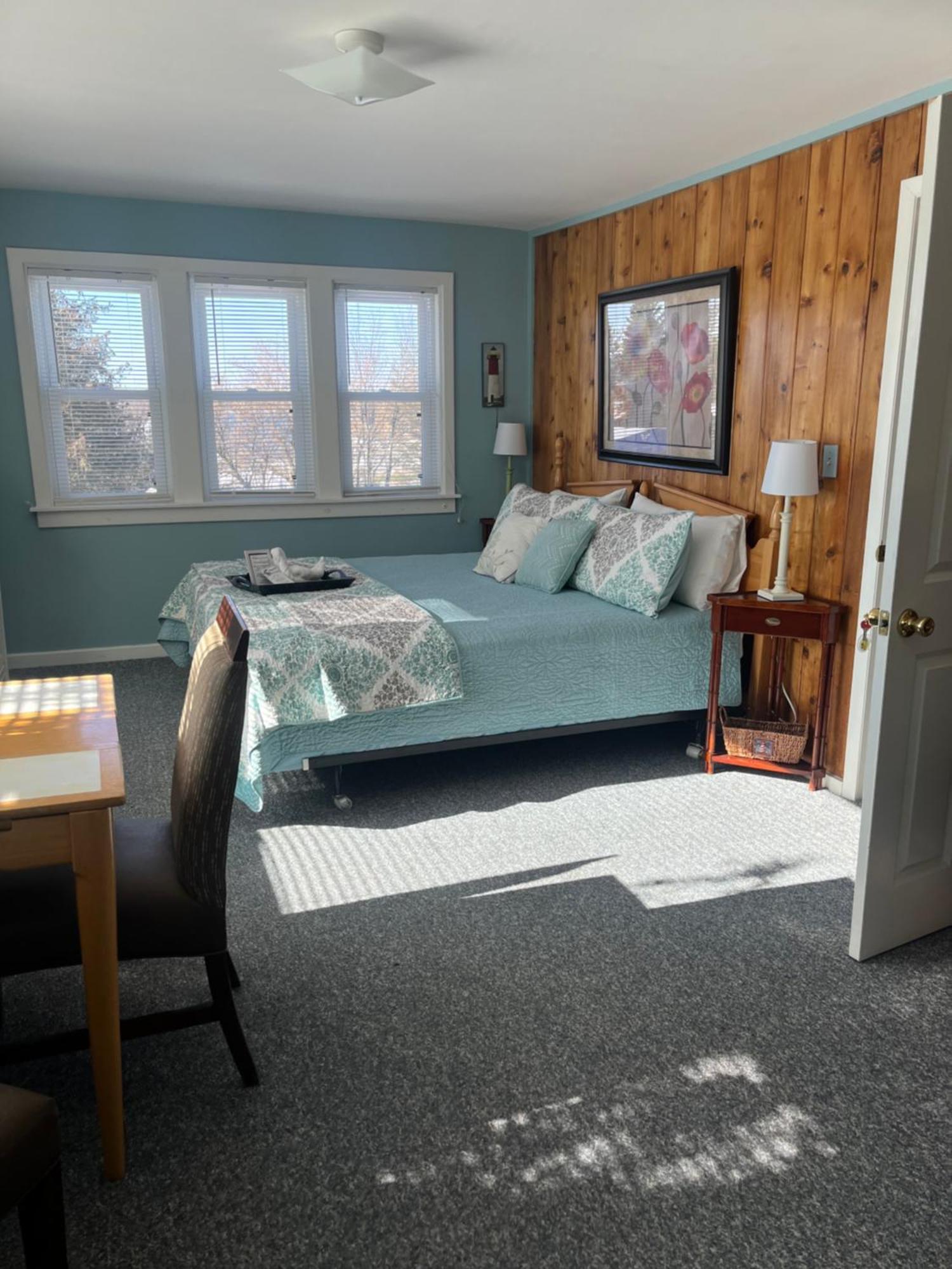 Chateau Country And Captain's Bed and breakfast