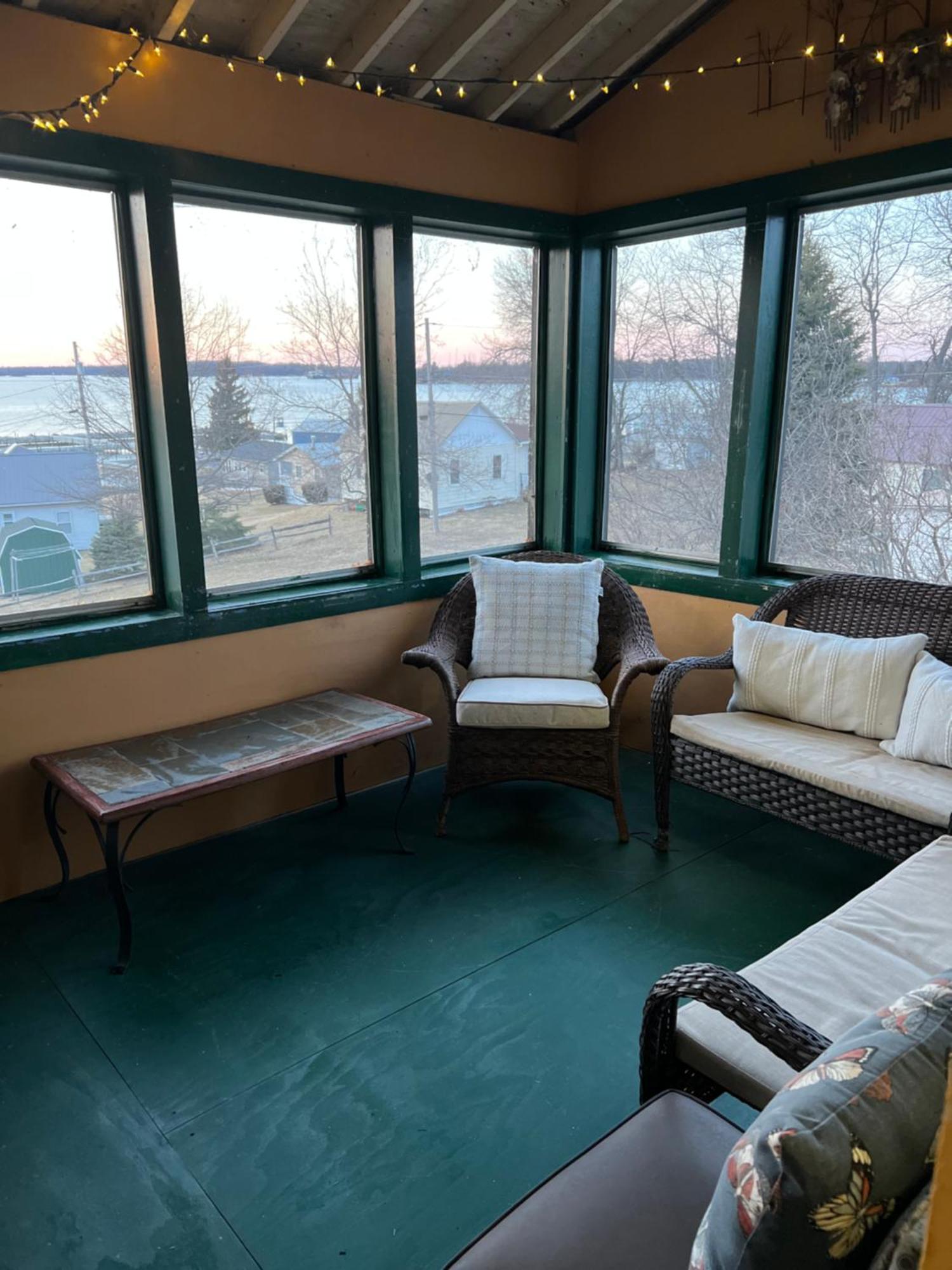 Chateau Country And Captain's Bed and breakfast *