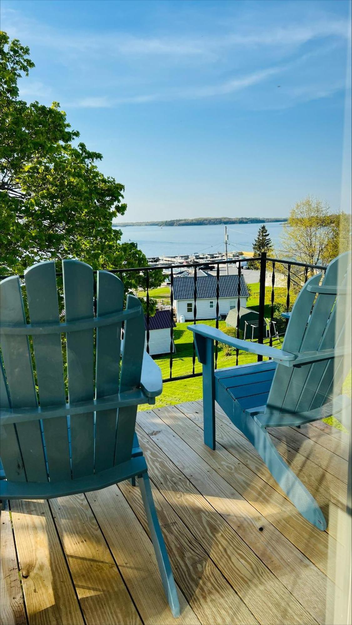 Bed and breakfast Chateau Country And Captain's